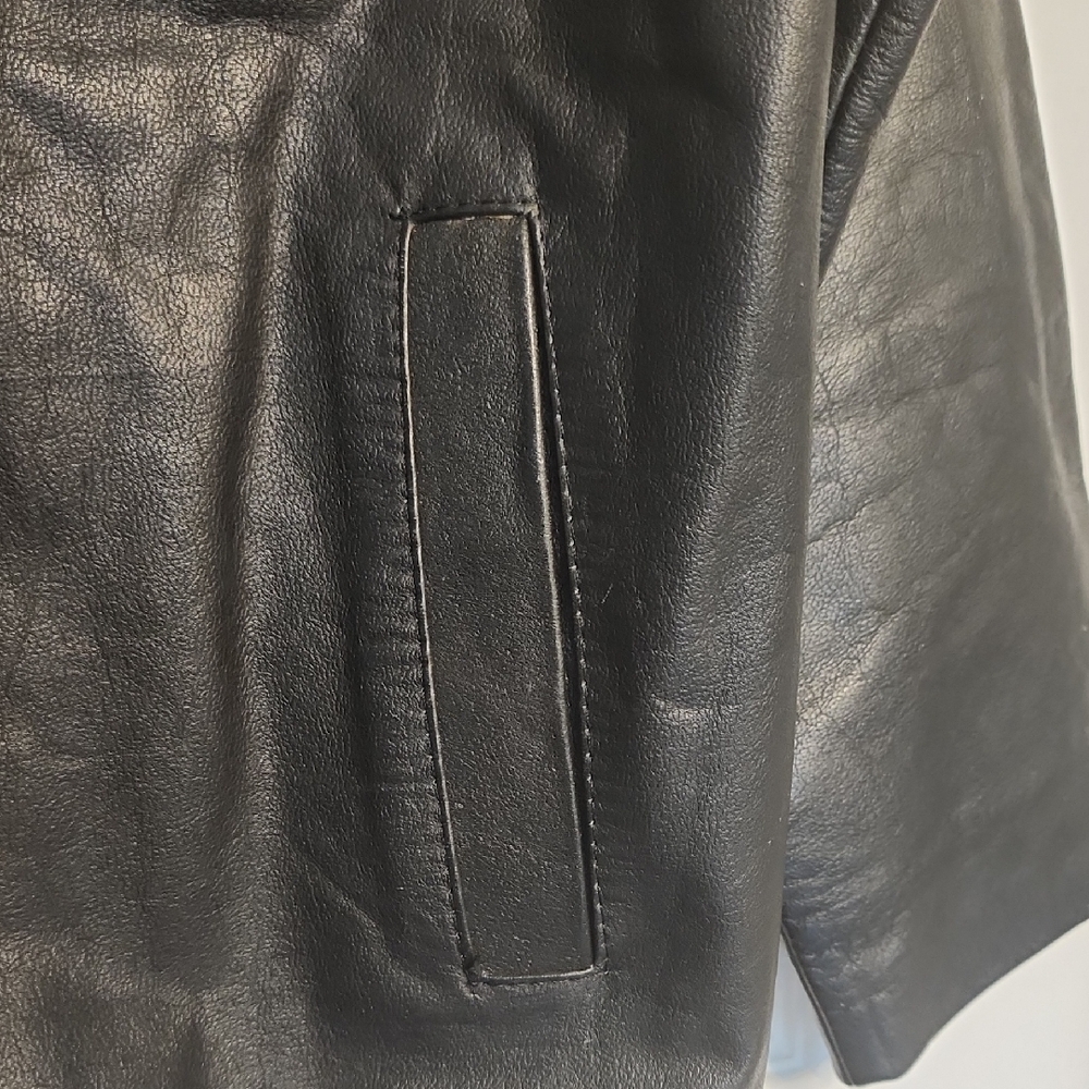 Men's Sleek Black Leather Jacket - Picture 5 of 13